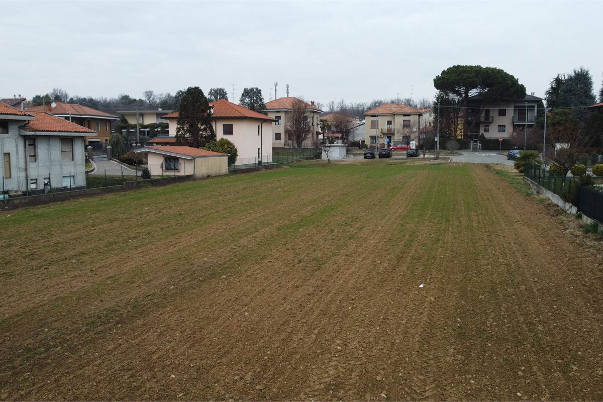 Ottimo terreno edificabile a Fenegrò 