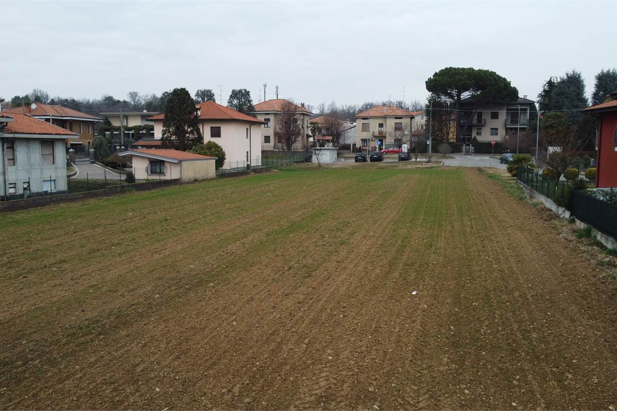 Ottimo terreno edificabile a Fenegrò 