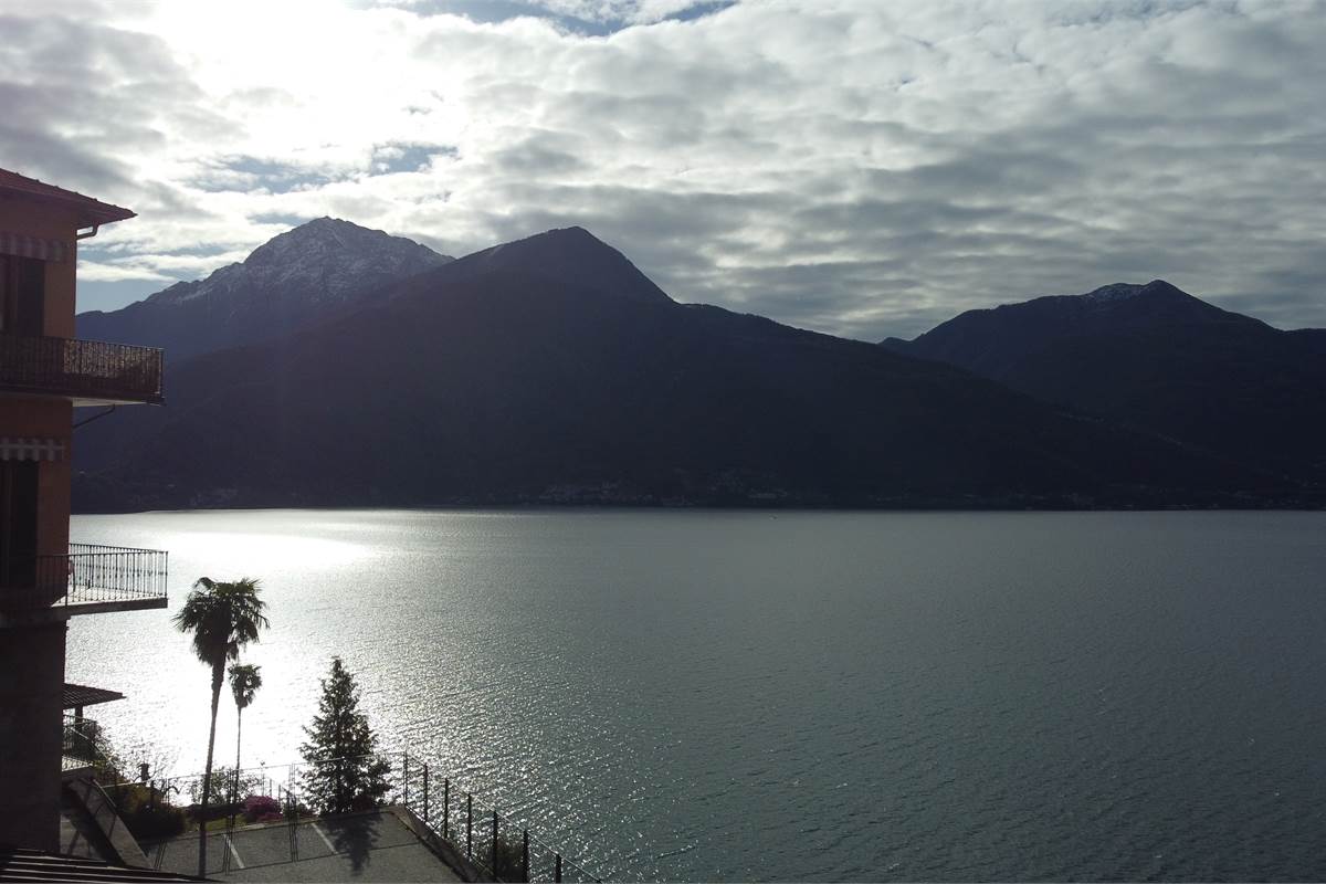 Ottimo appartamento a Musso vista LAGO
