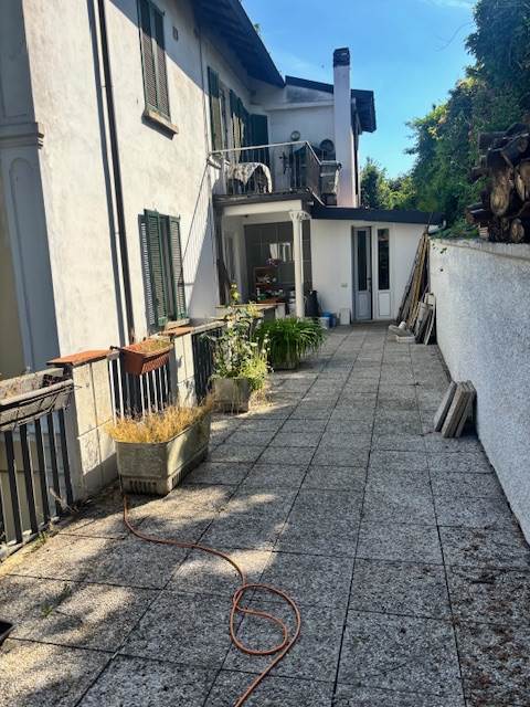 CADORAGO - APPARTAMENTO CON TERRAZZO E POSTO AUTO
