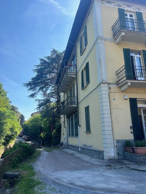 CADORAGO - APPARTAMENTO CON TERRAZZO E POSTO AUTO
