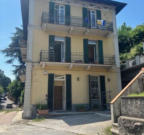 CADORAGO - APPARTAMENTO CON TERRAZZO E POSTO AUTO