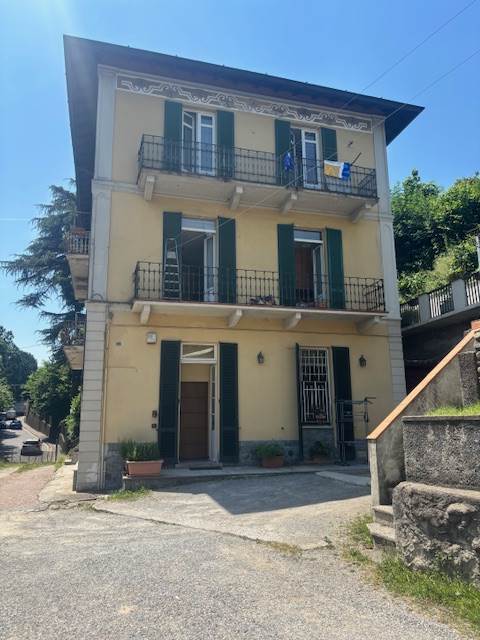 CADORAGO - APPARTAMENTO CON TERRAZZO E POSTO AUTO