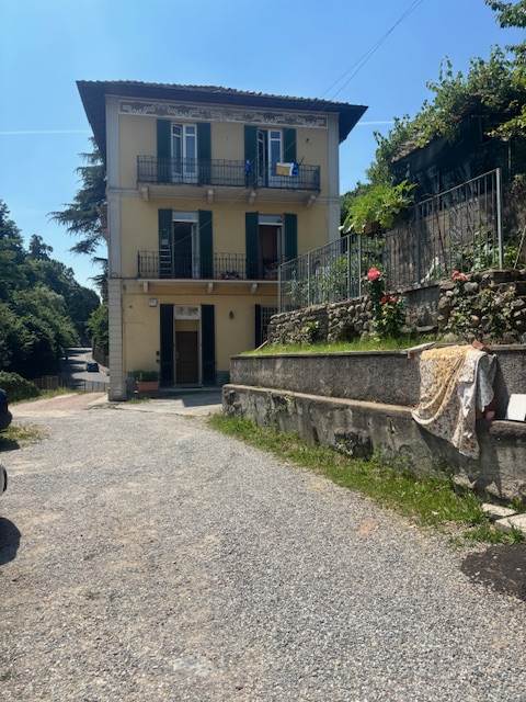 CADORAGO - APPARTAMENTO CON TERRAZZO E POSTO AUTO