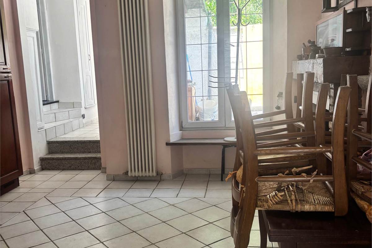 CADORAGO - APPARTAMENTO CON TERRAZZO E POSTO AUTO