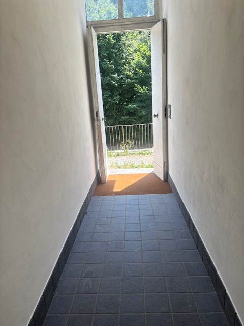 CADORAGO - APPARTAMENTO CON TERRAZZO E POSTO AUTO