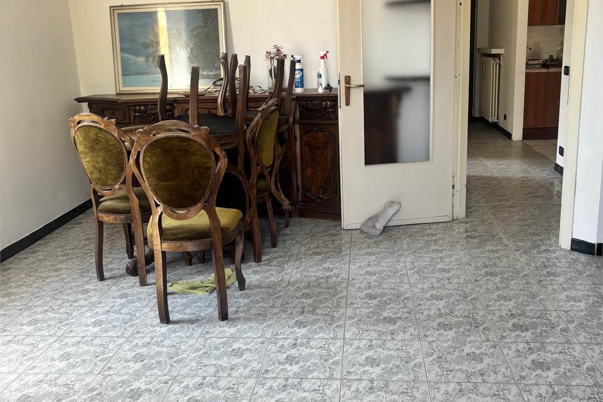 CADORAGO - APPARTAMENTO CON TERRAZZO E POSTO AUTO