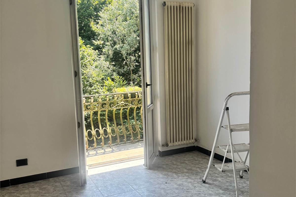 CADORAGO - APPARTAMENTO CON TERRAZZO E POSTO AUTO