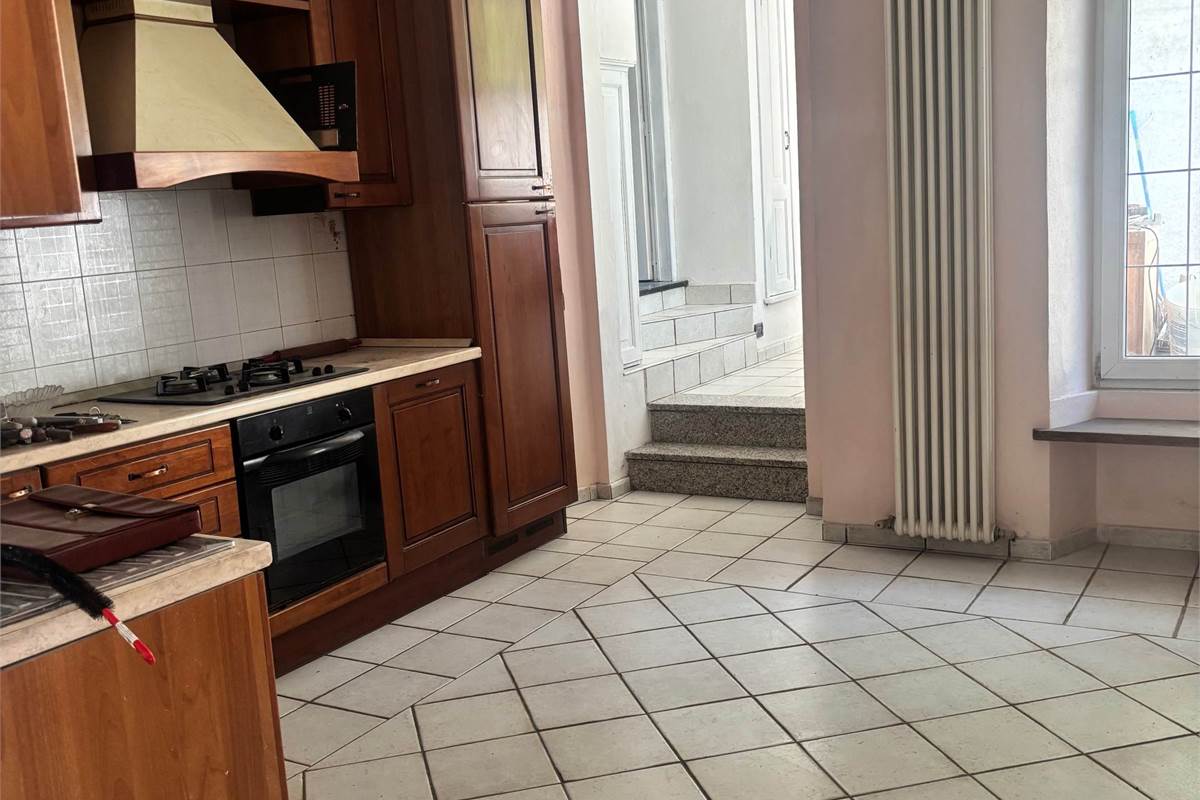 CADORAGO - APPARTAMENTO CON TERRAZZO E POSTO AUTO