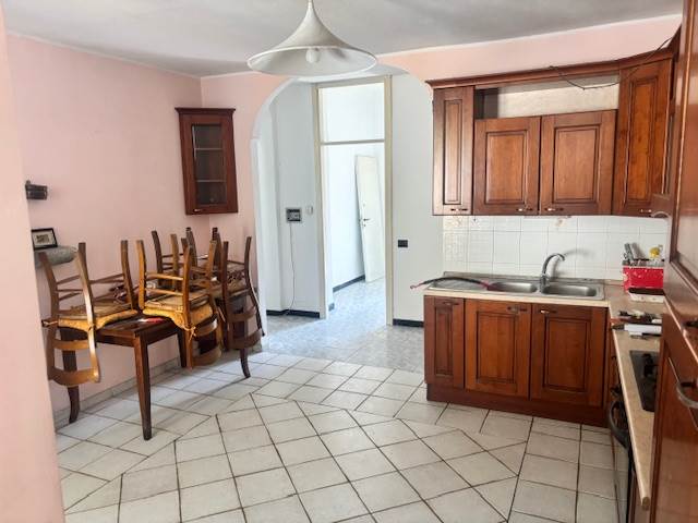 CADORAGO - APPARTAMENTO CON TERRAZZO E POSTO AUTO