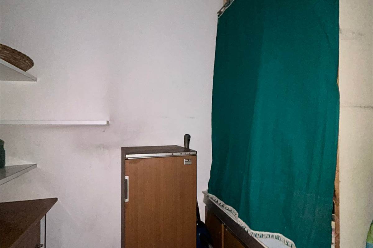 Rovellasca vendesi Casa Indipendente con Laboratorio