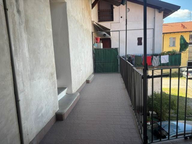 Fino Mornasco Loc. Socco vendesi ampio appartamento con giardino