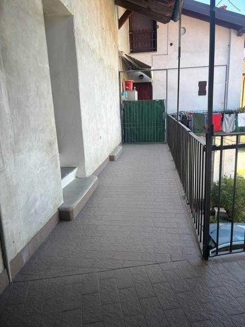 Fino Mornasco Loc. Socco vendesi ampio appartamento con giardino