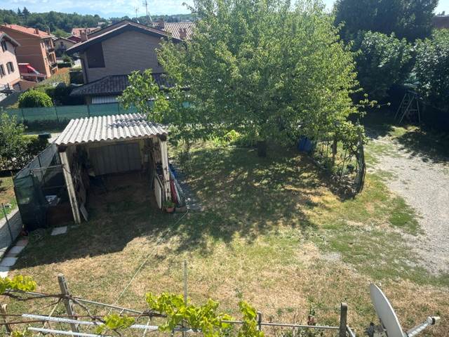 Fino Mornasco Loc. Socco vendesi ampio appartamento con giardino