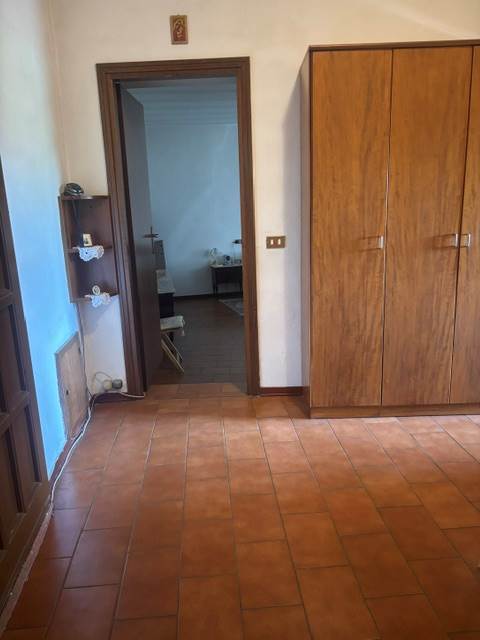 Fino Mornasco Loc. Socco vendesi ampio appartamento con giardino
