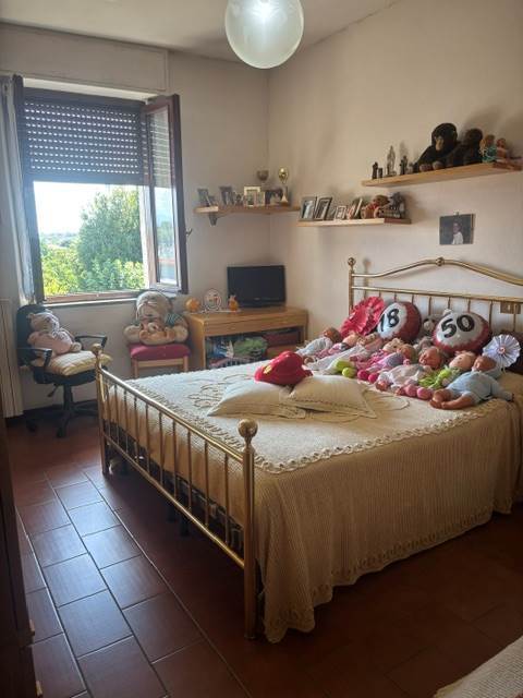 Fino Mornasco Loc. Socco vendesi ampio appartamento con giardino