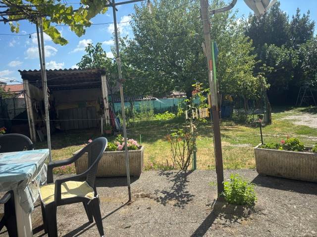 Fino Mornasco Loc. Socco vendesi ampio appartamento con giardino