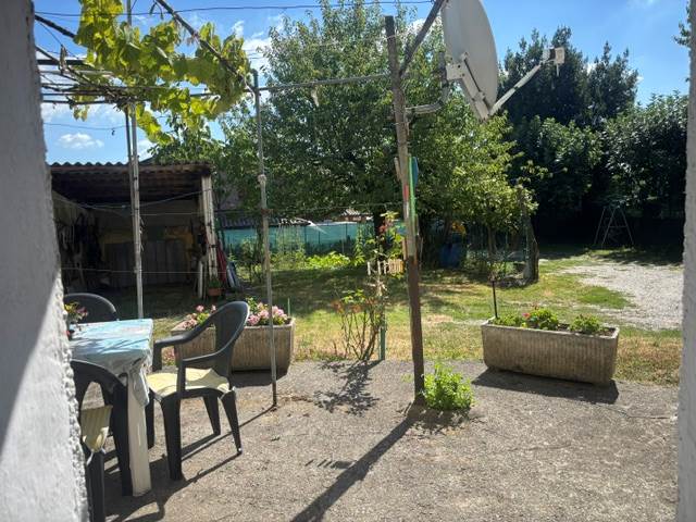 Fino Mornasco Loc. Socco vendesi ampio appartamento con giardino