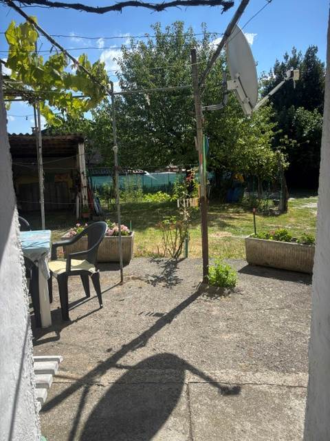 Fino Mornasco Loc. Socco vendesi ampio appartamento con giardino
