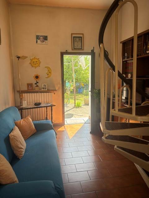 Fino Mornasco Loc. Socco vendesi ampio appartamento con giardino