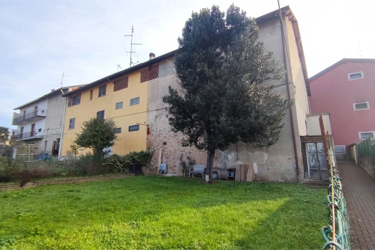 Rustico da restrutturare