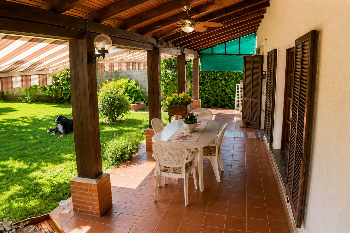 portico