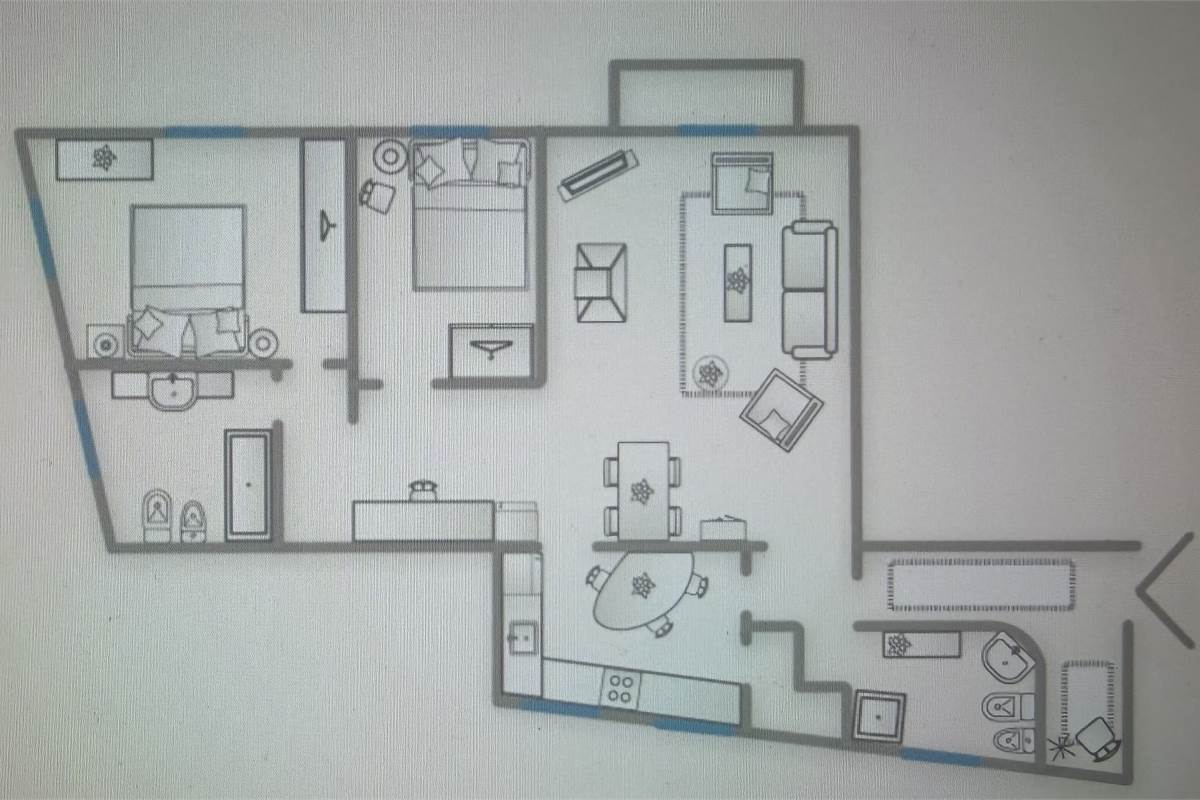 Appartamento ristrutturato con box, centro Como