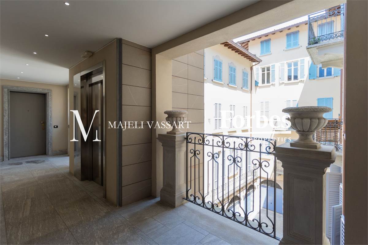 Elegante appartamento arredato con soppalco in Como Centro