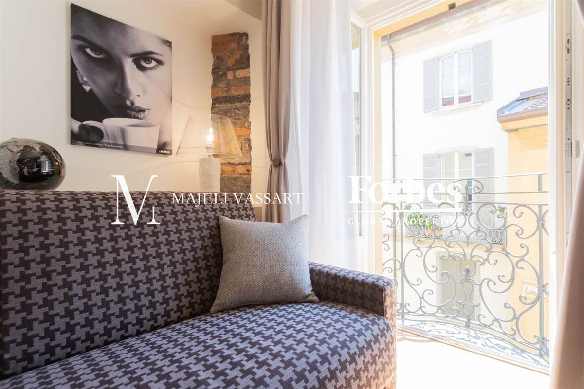 Elegante appartamento arredato con soppalco in Como Centro
