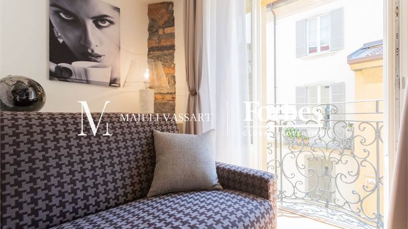 Elegante appartamento arredato con soppalco in Como Centro