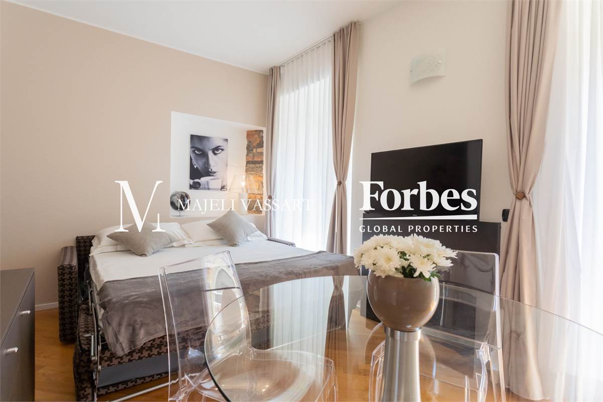 Elegante appartamento arredato con soppalco in Como Centro
