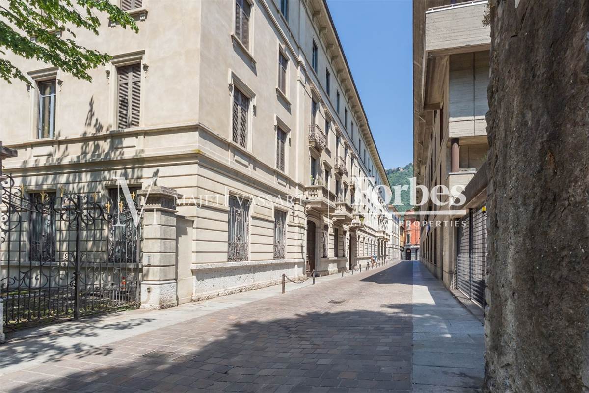 ATTICO CON TERRAZZE NEL CENTRO STORICO DI COMO - AFFITTO