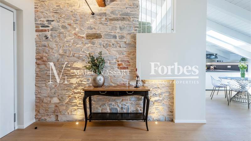 Attico con Terrazza e Box in Affitto nel Cuore di Como