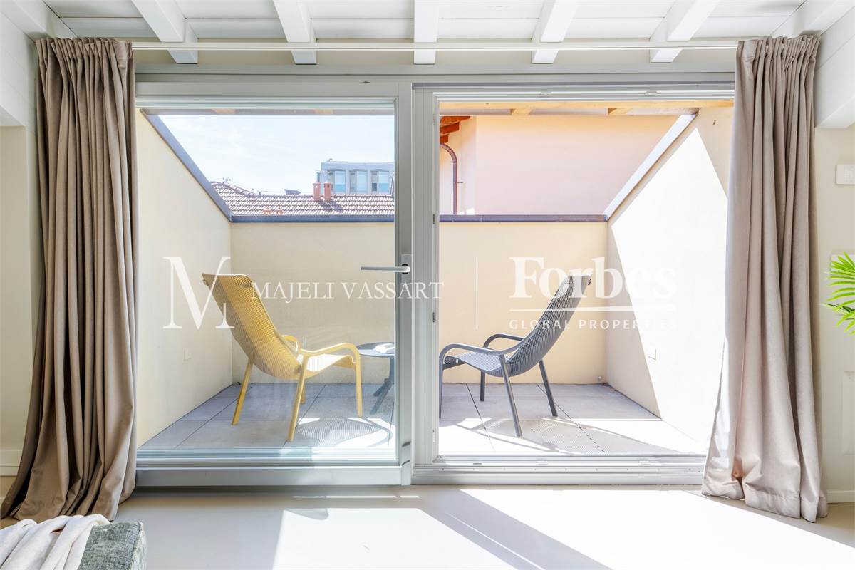 Attico con Terrazza e Box in Affitto nel Cuore di Como