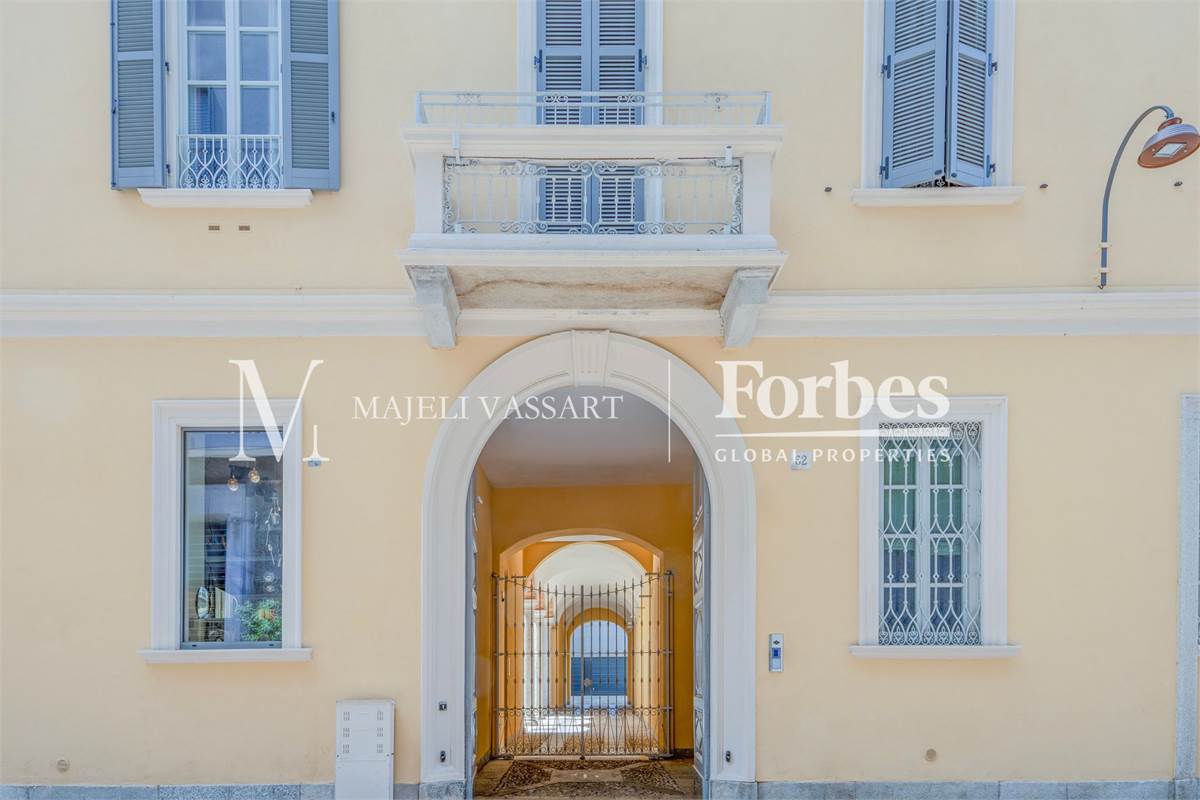 Attico con Terrazza e Box in Affitto nel Cuore di Como