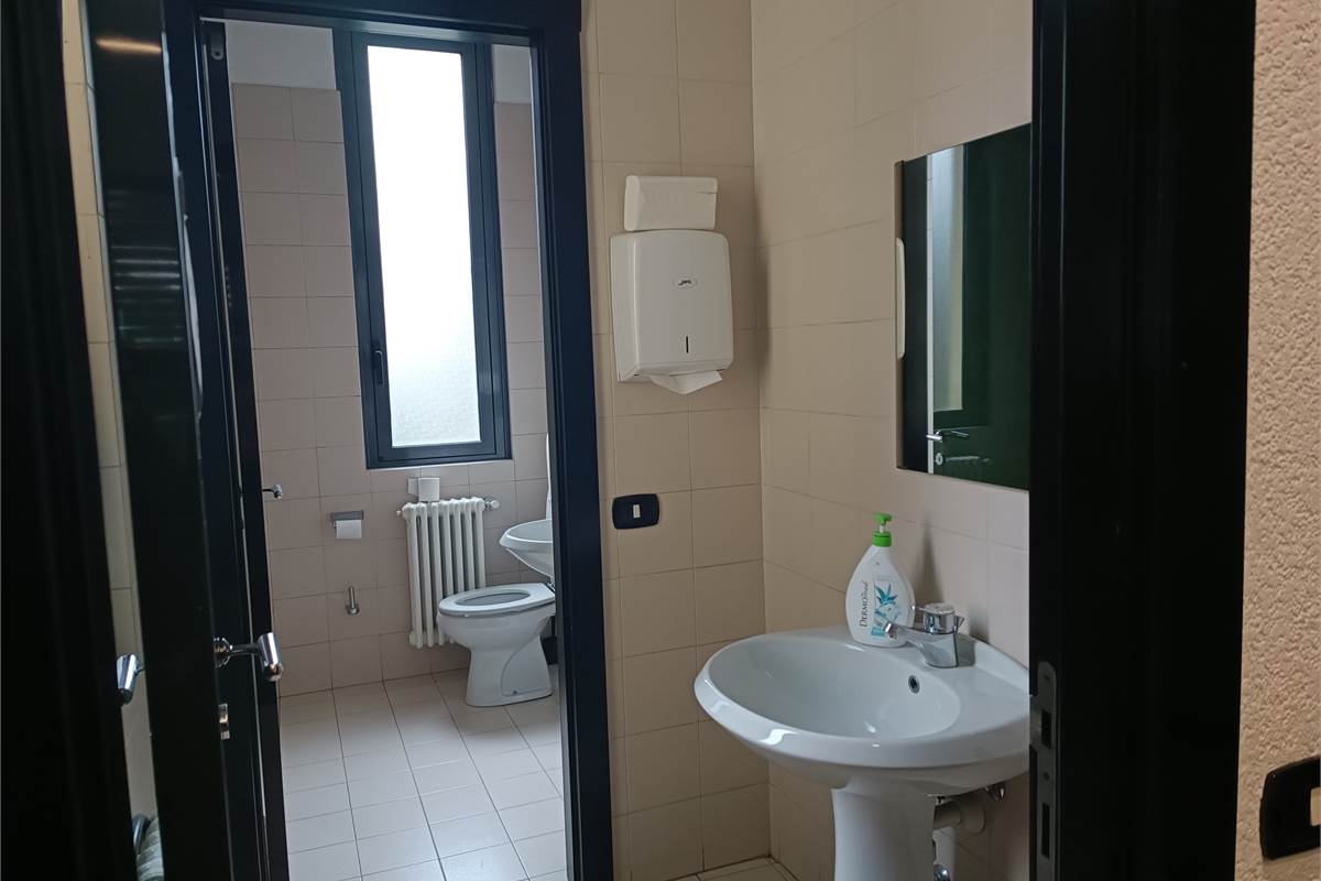 Como Camerlata palazzina uffici in vendita