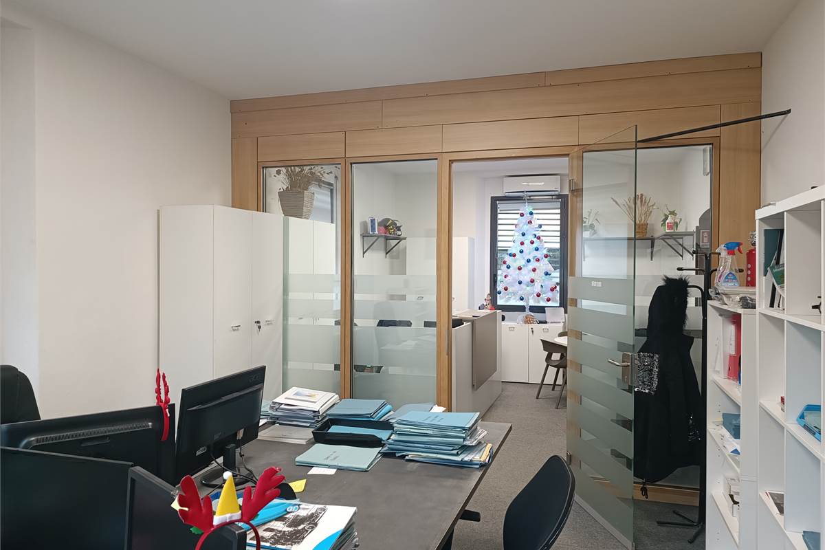 Como Camerlata palazzina uffici in vendita