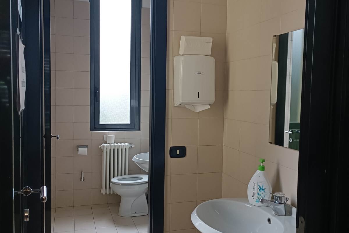 Como Camerlata palazzina uffici in vendita