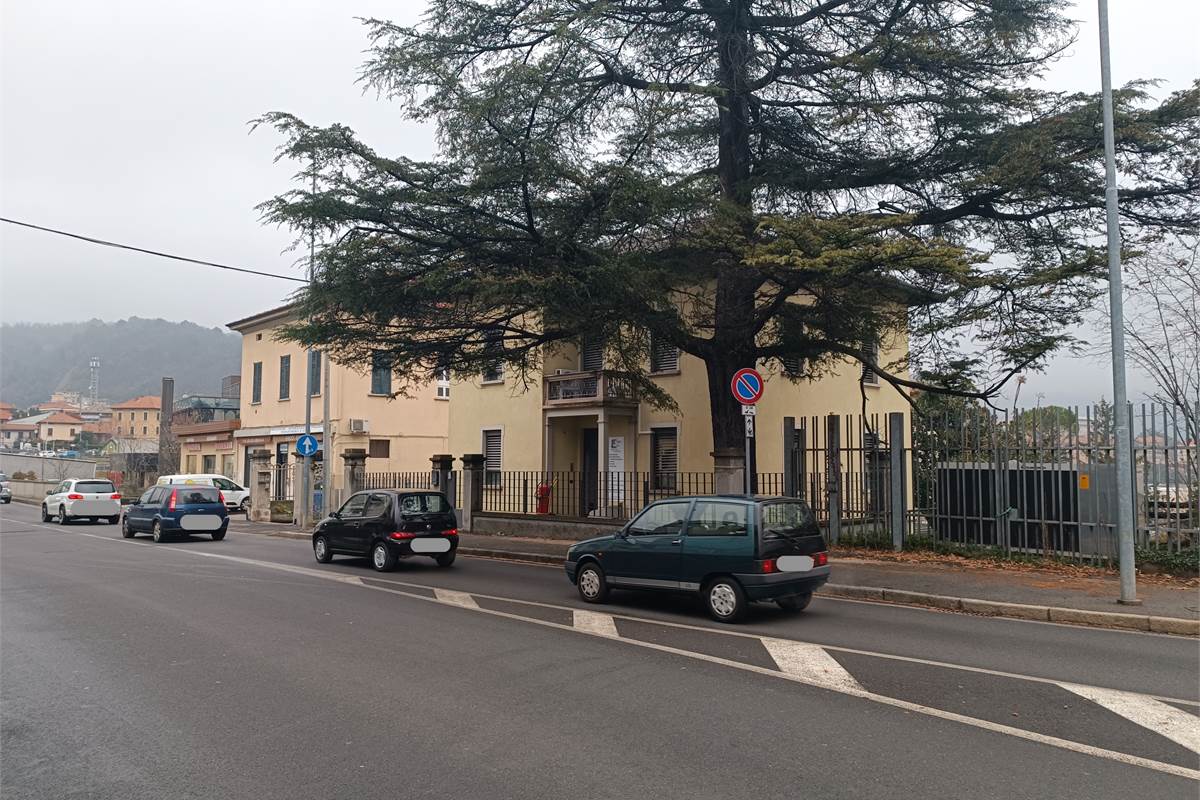 Como Camerlata palazzina uffici in vendita
