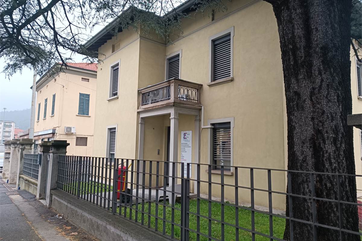 Como Camerlata palazzina uffici in vendita