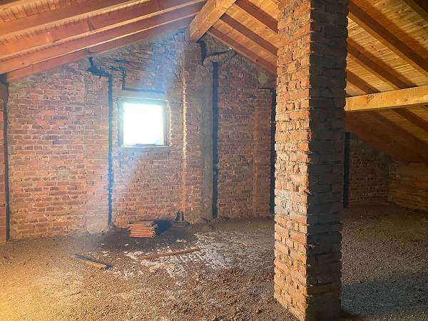 Immobile a rustico con box Olgiate Comasco rif. 47