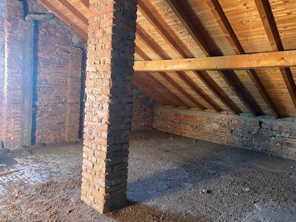 Immobile a rustico con box Olgiate Comasco rif. 47