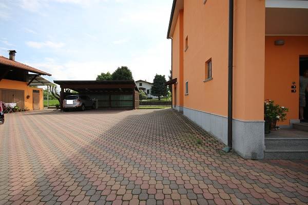 Villa bifamiliare ad Appiano Gentile 