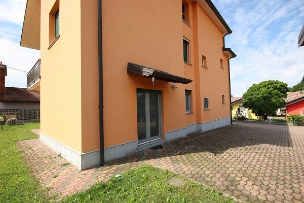 Villa bifamiliare ad Appiano Gentile 