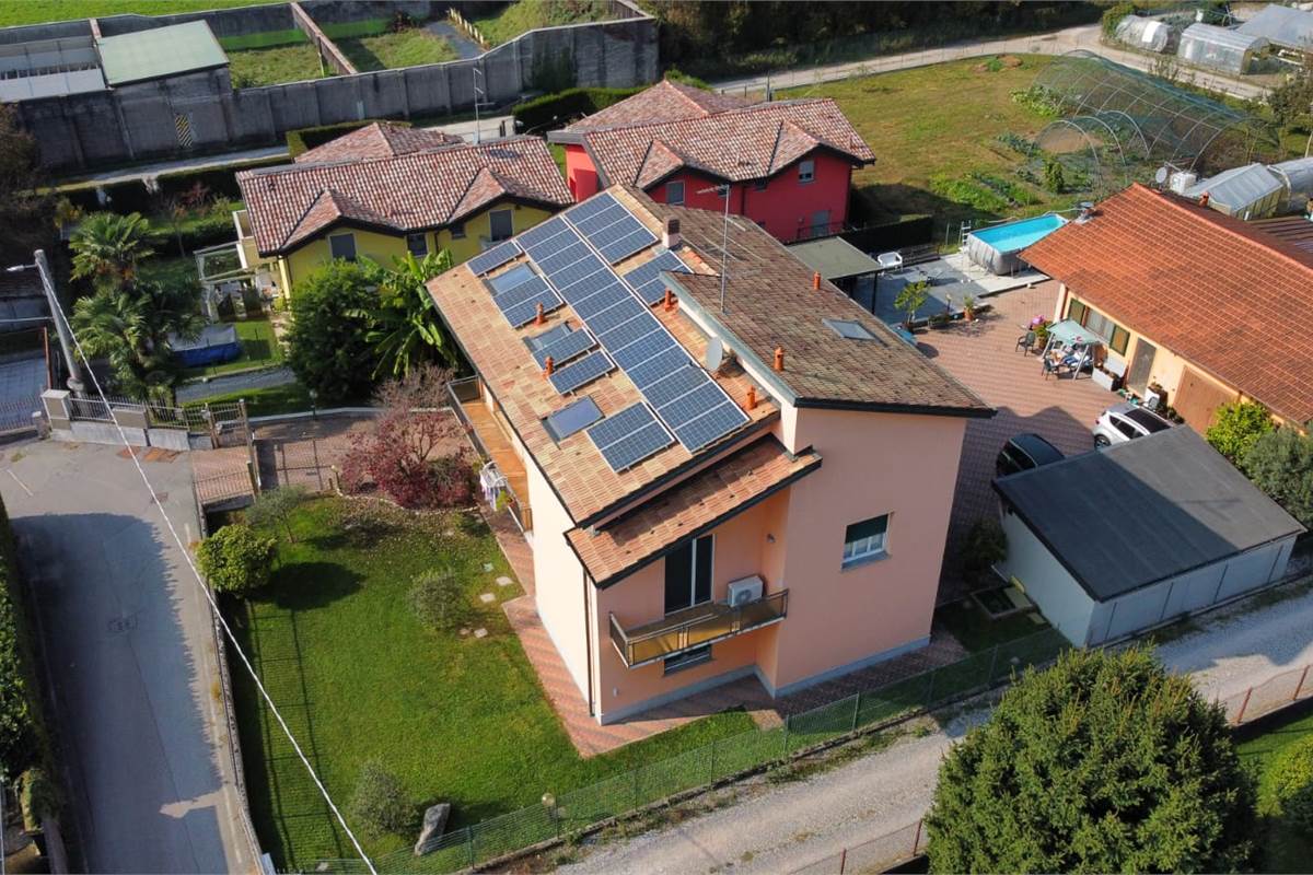 Villa bifamiliare ad Appiano Gentile 