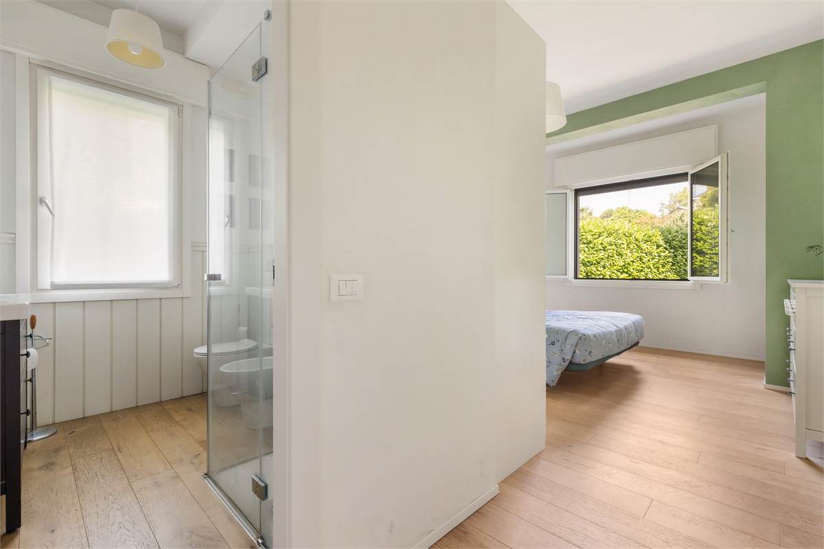 VILLA CON PISCINA - LURAGO D'ERBA