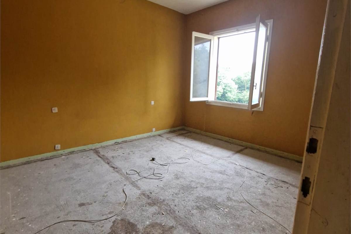 CANTU' loc Cascina Pelada vendo VILLA indipendente da ristrutturare