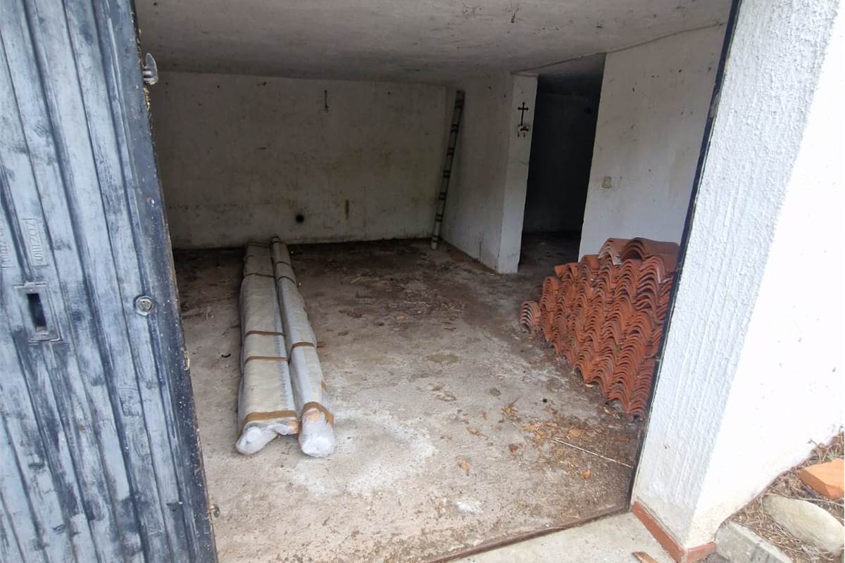 CANTU' loc Cascina Pelada vendo VILLA indipendente da ristrutturare