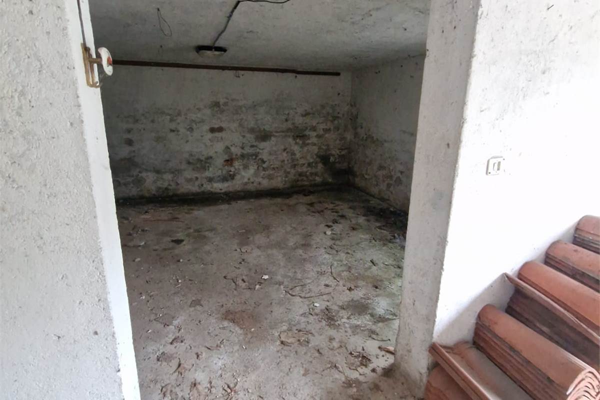 CANTU' loc Cascina Pelada vendo VILLA indipendente da ristrutturare