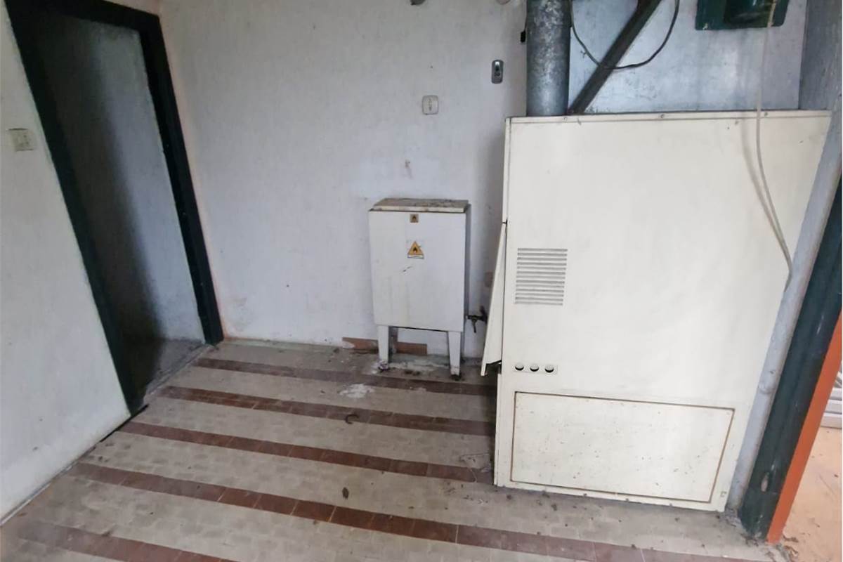 CANTU' loc Cascina Pelada vendo VILLA indipendente da ristrutturare